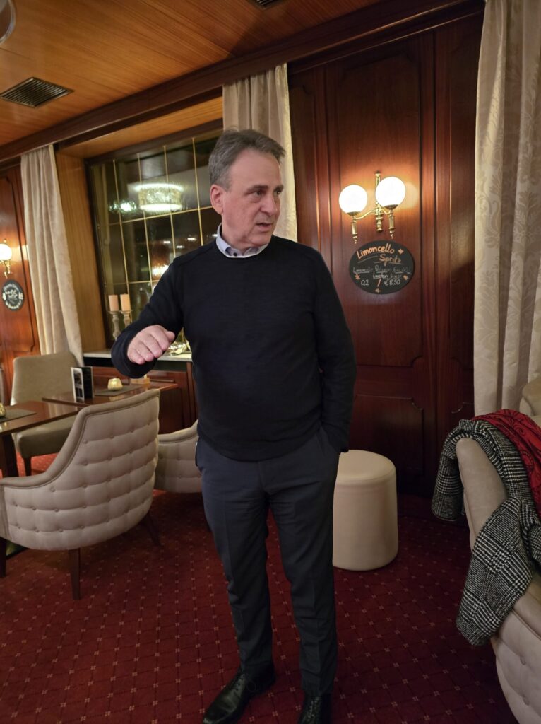 Gewerbestammtisch November 2025 - Besuch im Hotel am Schlosspark "Zum Kurfürst" in Lustheim - Bild 2