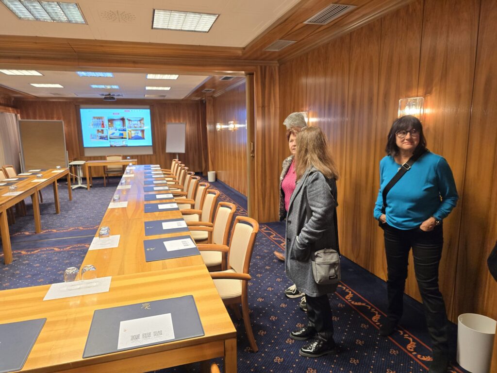 Gewerbestammtisch November 2025 - Besuch im Hotel am Schlosspark "Zum Kurfürst" in Lustheim - Bild 6