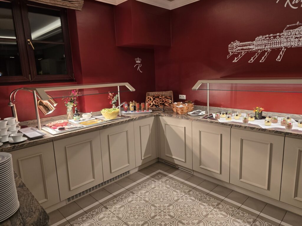 Gewerbestammtisch November 2025 - Besuch im Hotel am Schlosspark "Zum Kurfürst" in Lustheim - Bild 10